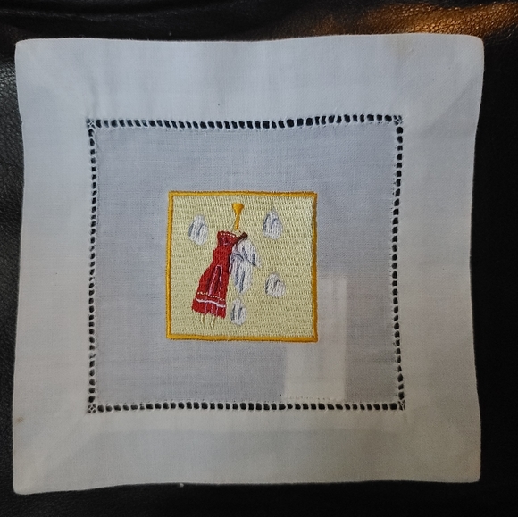 Holiday linen embroidered napkins 6 - Picture 3 of 10